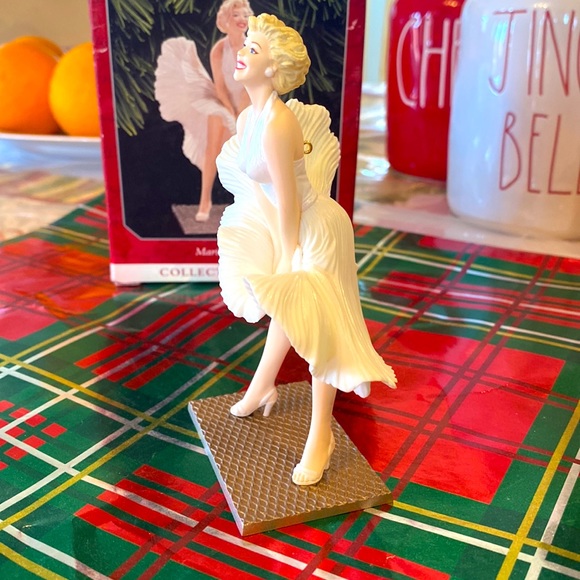 #010. Vintage Hallmark keepsake Marilyn Monroe - Picture 5 of 8